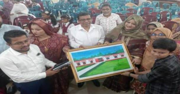 গলাচিপায় শিশু শিক্ষার্থীদের সংবর্ধনায় মুগ্ধ হলেন পরিকল্পনা সচিব