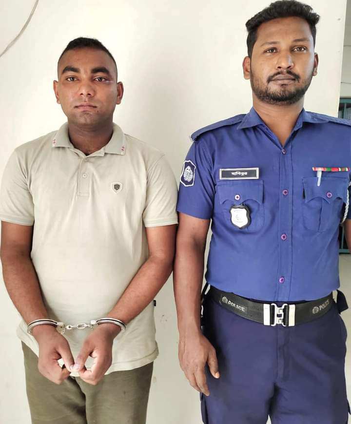 মেহেন্দিগঞ্জে ভুয়া মেজর পরিচয়ে কলেজ ছাত্রীকে বিবাহের প্রলোভনে ধর্ষণ, ভুয়া মেজর গ্রেফতার।