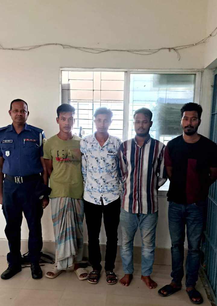 মেহেন্দিগঞ্জ থানা পুলিশ  ২৪ ঘন্টার মধ্যে প্রবাসীর স্ত্রীর অর্থ ও সম্মান রক্ষা করে অপরাধী সনাক্ত পূর্বক গ্রেফতার করলো