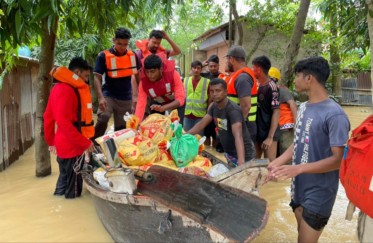 ডিআইইউ এর সমাজবিজ্ঞান বিভাগের উদ্যোগে ত্রাণ বিতরণ কর্মসূচি