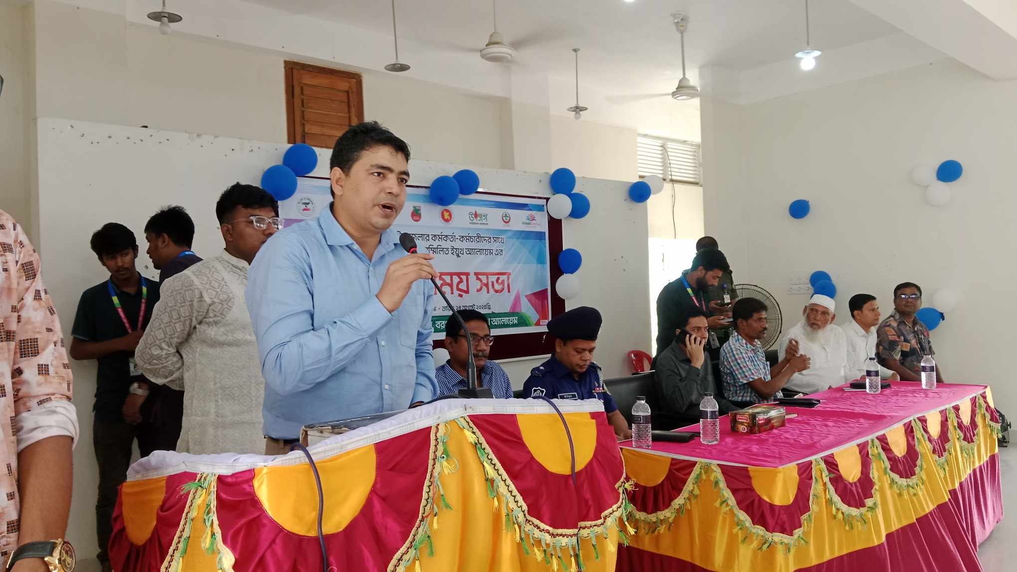 বরগুনায় কর্মকর্তা-কর্মচারীদের সাথে সম্মিলিত ইয়ুথ অ্যালায়েন্সের মতবিনিময় সভা 
