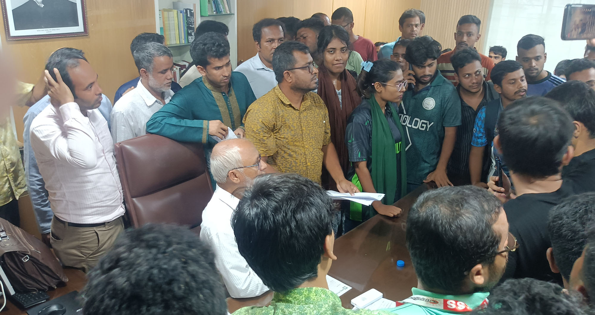গোপালগঞ্জ বশেমুরবিপ্রবি-র ভাইস চ্যন্সেলর ও প্রো-ভাইস চ্যান্সেলরের পদত্যাগ