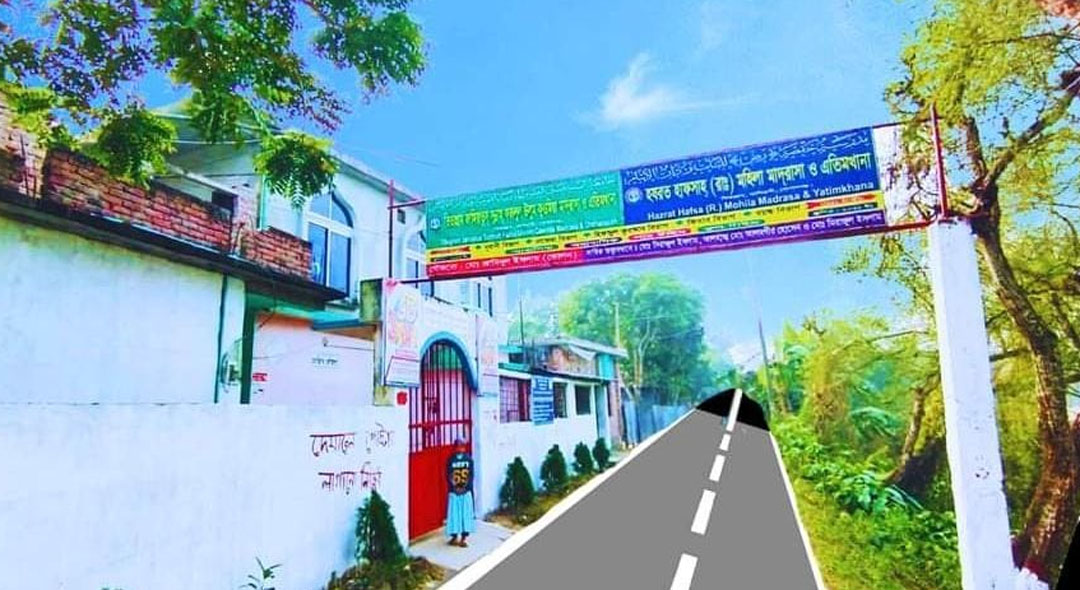 প্রেমের প্রস্তার দেয়ার অভিযোগে মাদ্রাসা শিক্ষককে জুতা পিটা ও জরিমানা