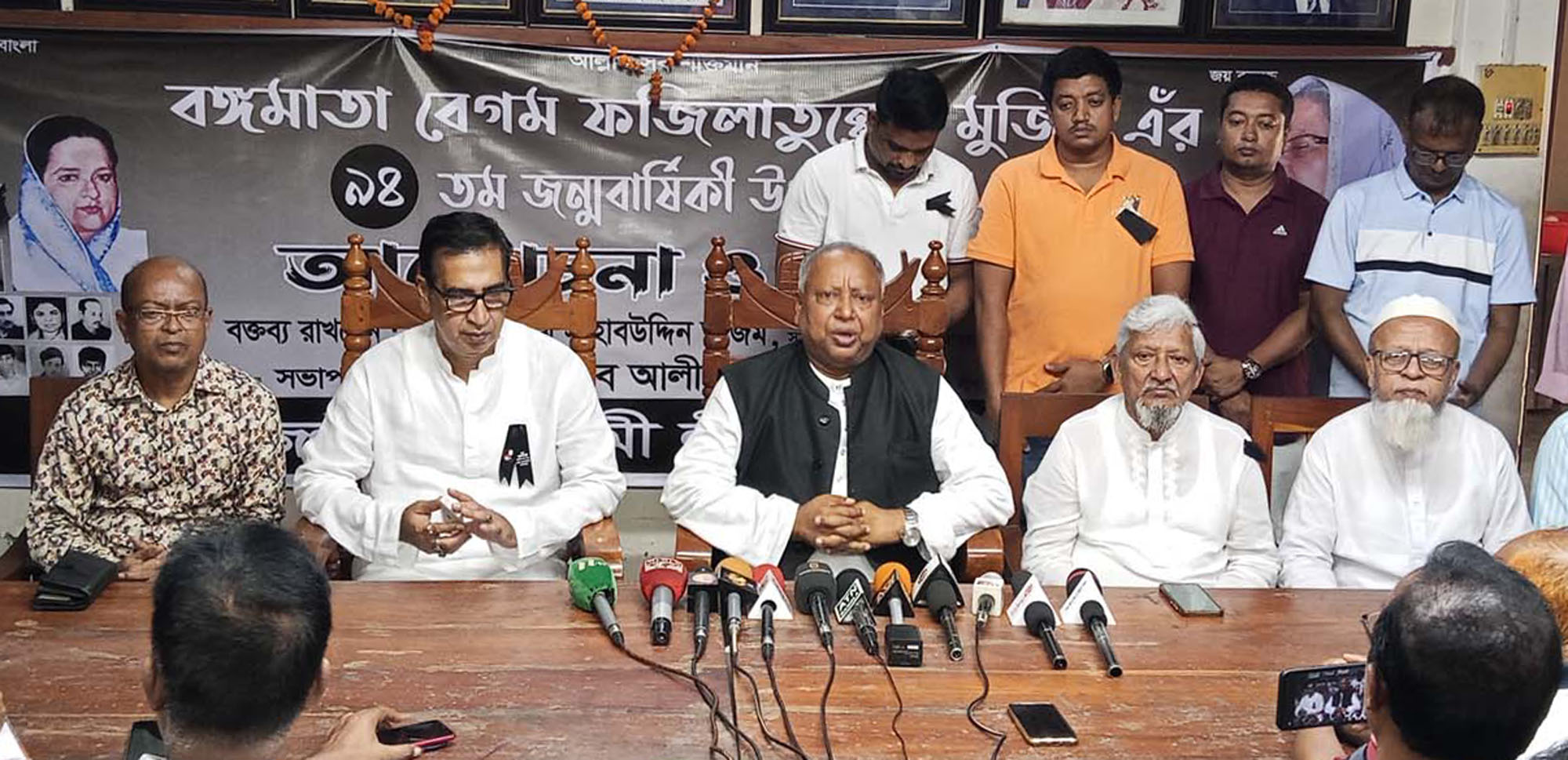 গোপালগঞ্জ জেলা আ’লীগের সংবাদ সম্মেলন লুট হওযায় অস্ত্র ও গোলাবারুদ আ’লীগ নেতাকর্মী হত্যার কাজে ব্যবহার করার আশংকা