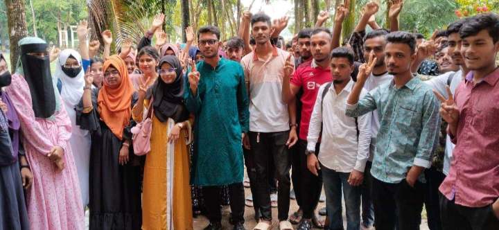 গলাচিপায় শিক্ষার্থীদের অবস্থান কর্মসূচী