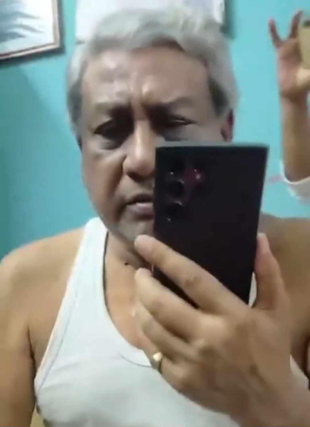 পালিয়ে যাওয়া শেখ হাসিনার সাথে ফোনে কথা বলায় বরগুনা জেলা আওয়ামী লীগের সাধারণ সম্পাদক জাহাঙ্গীর কবির গ্রেফতার।