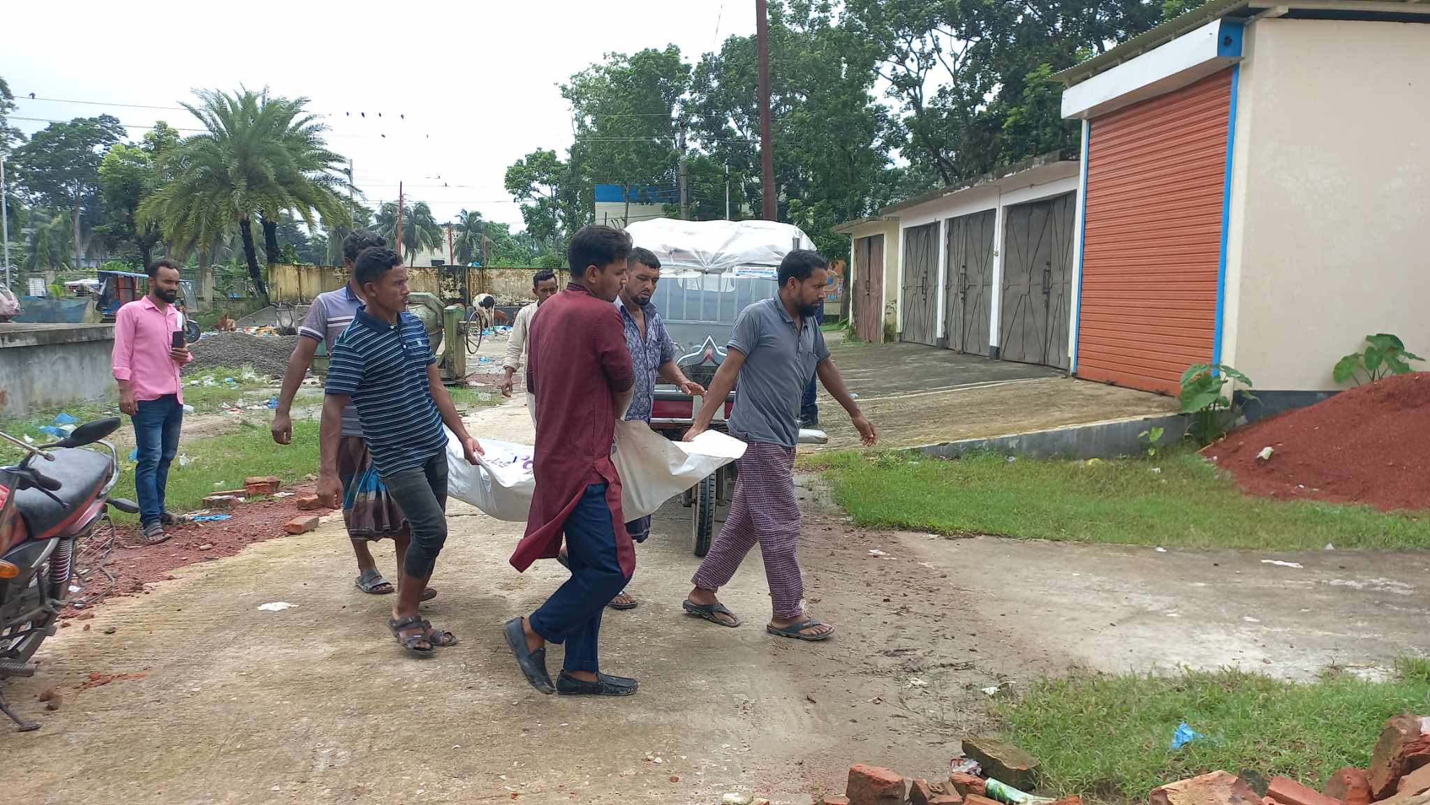বরগুনায় যুবকের বস্তায় পেঁচানো লাশ উদ্ধার