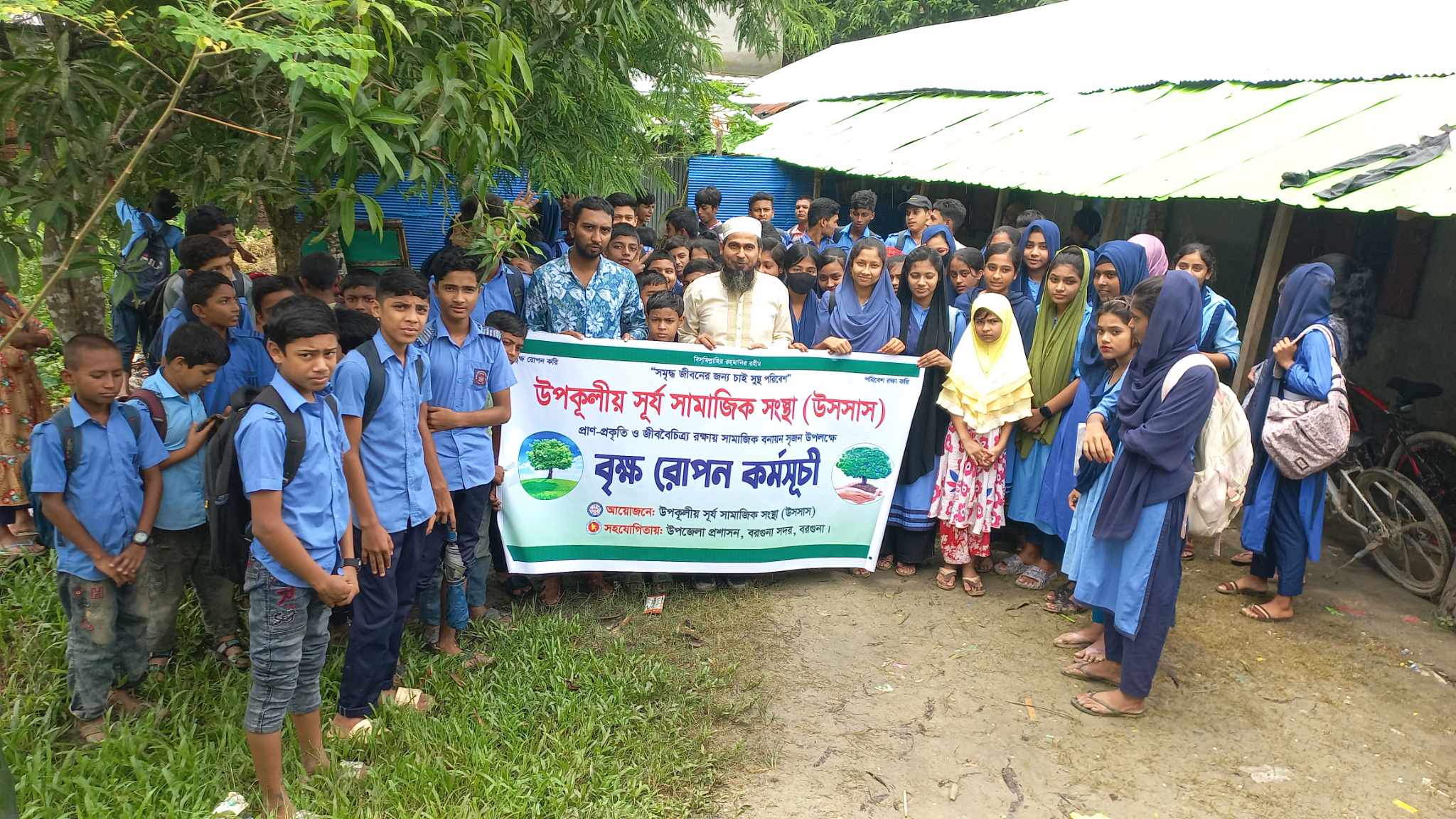 পরিবেশের ভারসাম্য রক্ষা করতে হলে বেশি করে বৃক্ষরোপণ করা উচিত