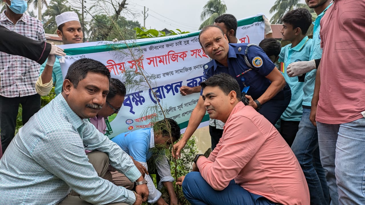 বরগুনায় “উপকূলীয় সূর্য সামাজিক সংস্থা’র আয়োজনে বৃক্ষরোপণ কর্মসূচির শুভ উদ্ভোদন