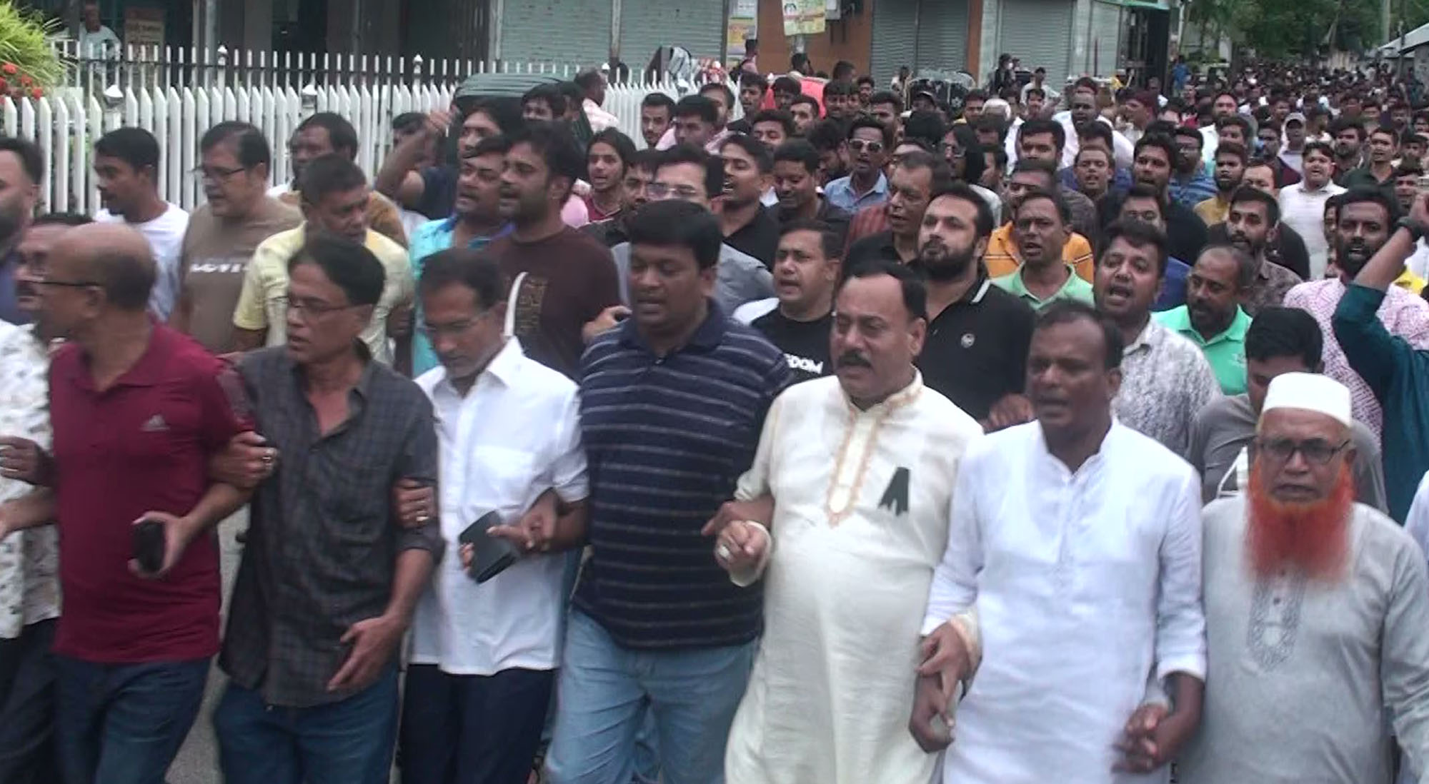 গোপালগঞ্জে জেলা আওয়ামী লীগের সভাপতি ও সাধারন সম্পাদকসহ নেতাকর্মীদের নামে মামলা দায়েরের প্রতিবাদে বিক্ষোভ মিছিল ও সমাবেশ