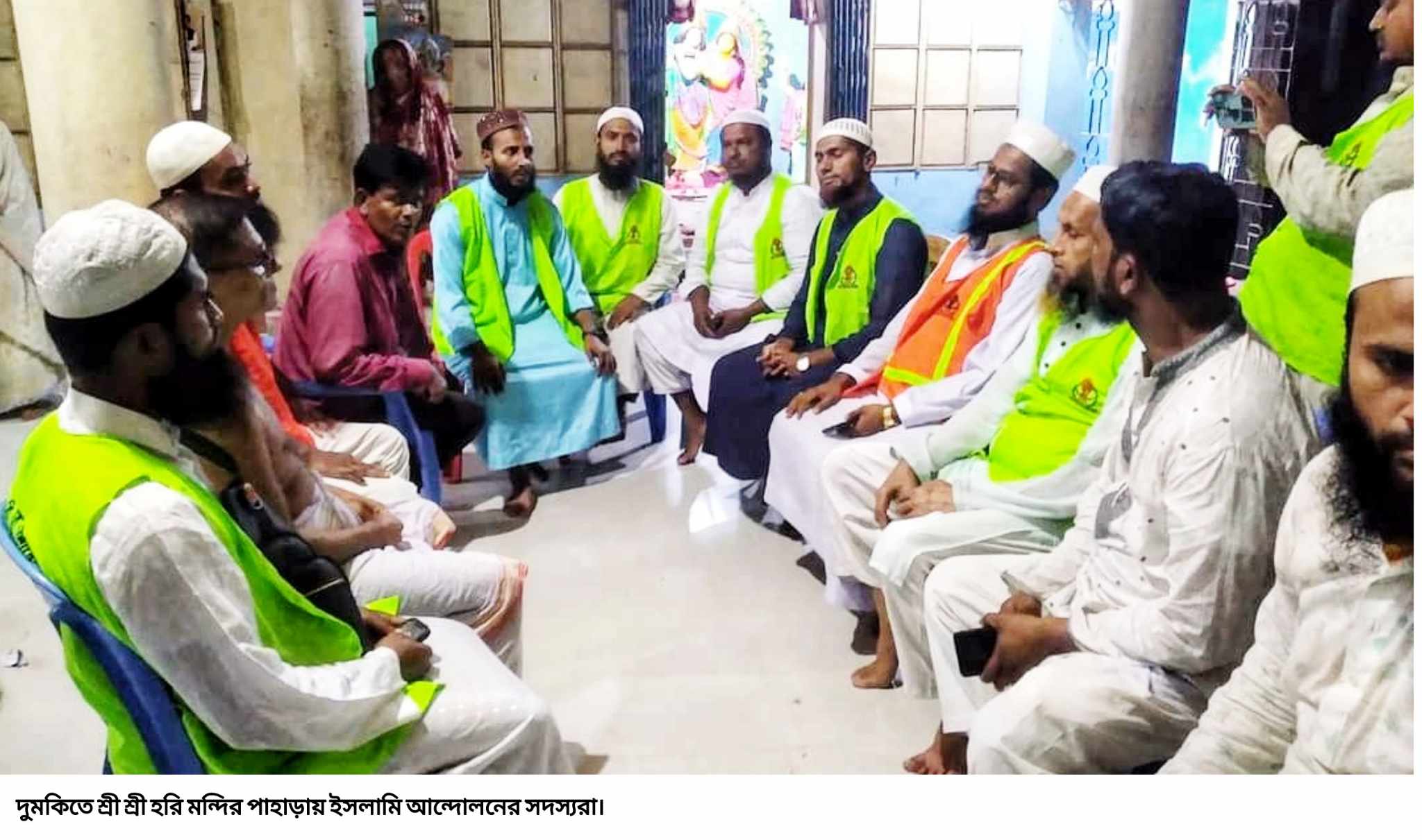 দুমকিতে মন্দির পাহাড়ায় ইসলামি আন্দোলন।