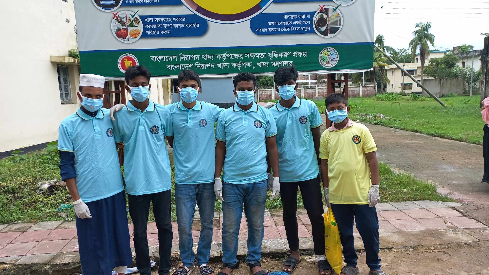 বরগুনার বিভিন্ন স্থাপনার সৌন্দর্য বর্ধনে কাজ করছেন “উপকূলীয় সূর্য সামাজিক সংস্থা”