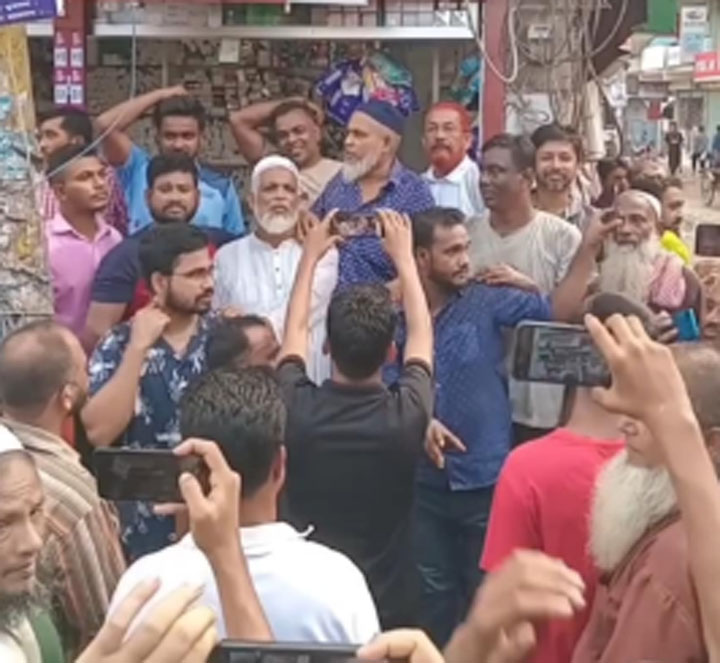 প্রধানমন্ত্রী ও আওয়ামী লীগ শেখ হাসিনার পদত্যাগের গোপালগঞ্জে বিএনপির আনন্দ মিছিল