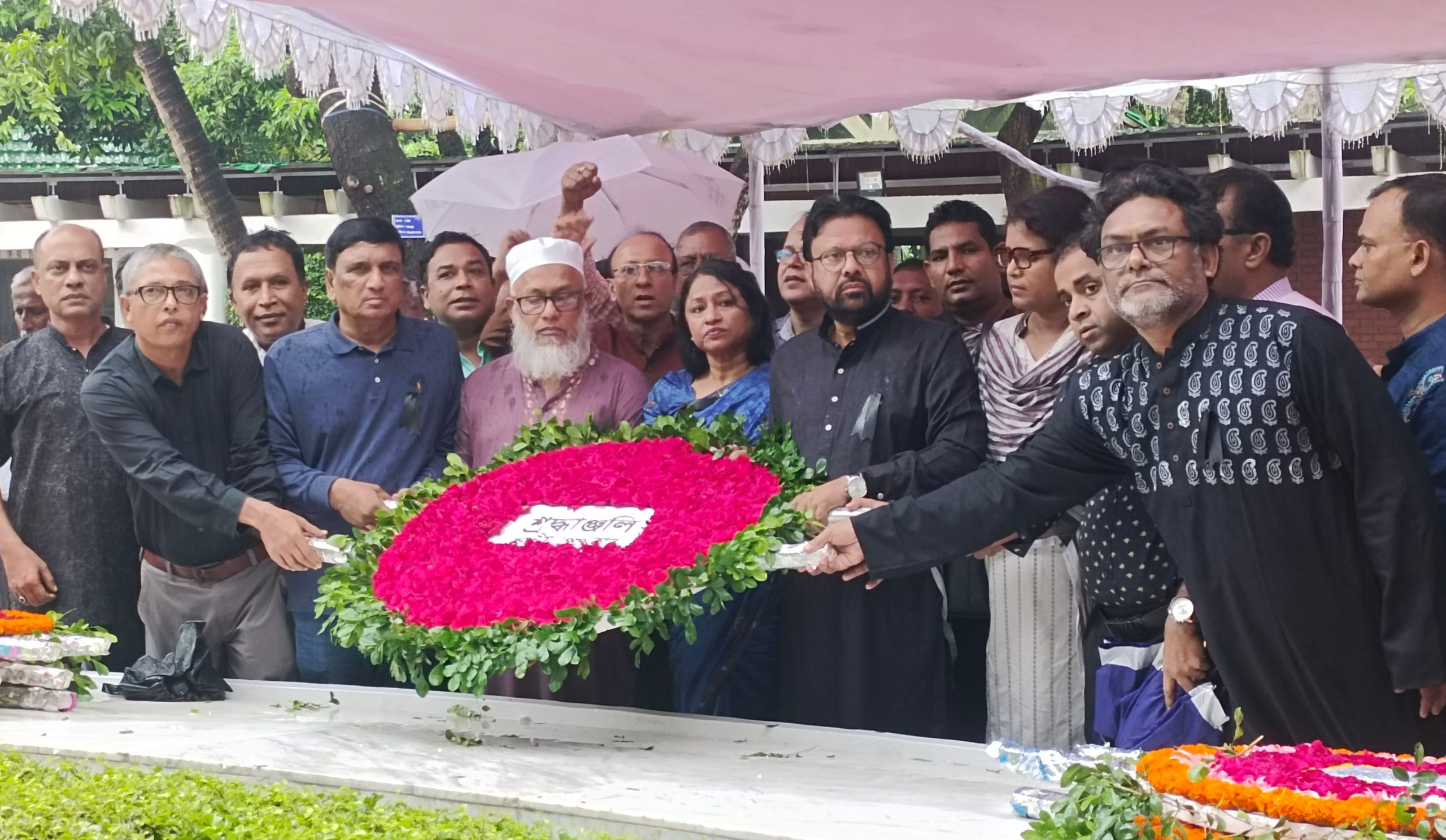 বঙ্গবন্ধুর সমাধিতে জাতীয় প্রেসক্লাব নেতৃবৃন্দের শ্রদ্ধা