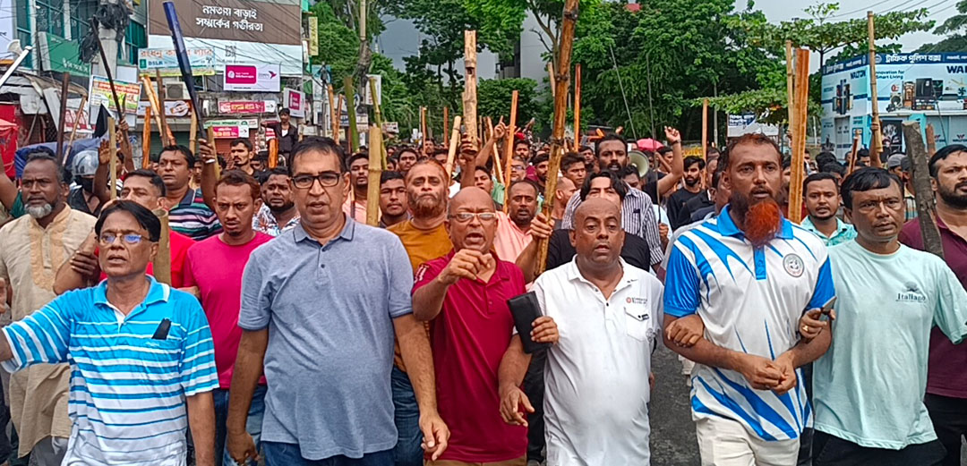 গোপালগঞ্জে আওয়ামী লীগের লাঠি মিছিল, গুজবে আতংকিত জেলাবাসী