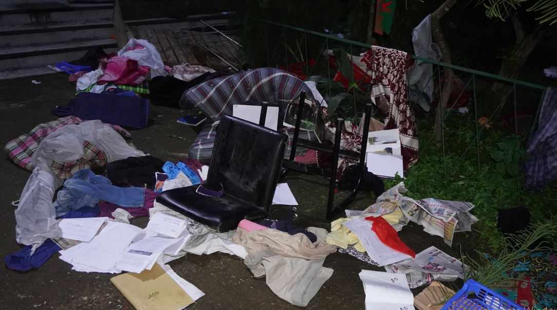 যবিপ্রবিতে ছাত্রলীগের রুম ভাঙচুরের সময় পাওয়া গেছে মাদকদ্রব্য ও রড-লাঠি