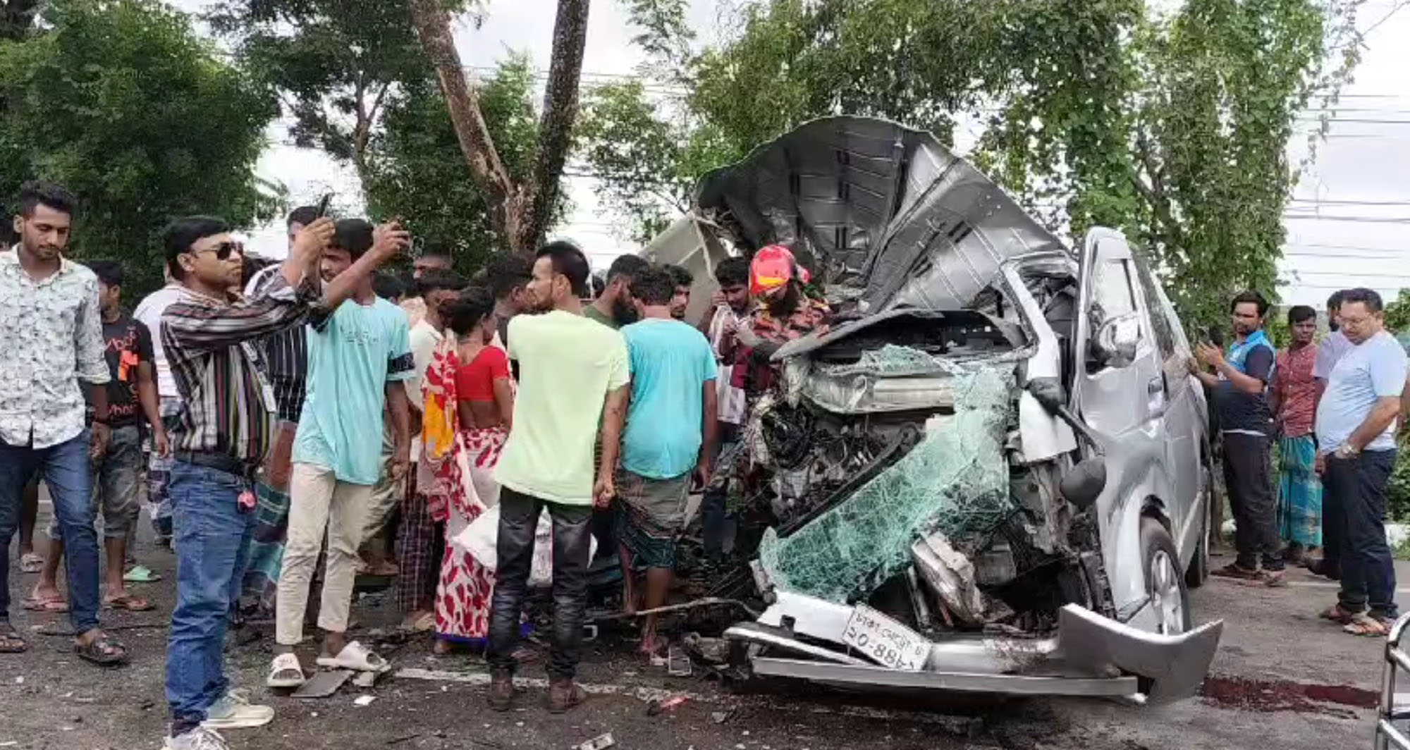 গোপালগঞ্জে আলাদা সড়ক দূর্ঘটনায় এক যুবকসহ দুইজন নিহত, আহত-৫