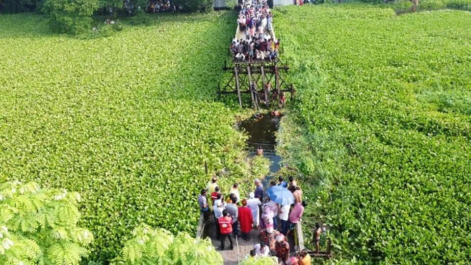 বরগুনায় ব্রিজ ভেঙে নিহত ৯ জনের ঘটনায় মেলেনি সেতু নির্মাণ নথি, তদন্ত