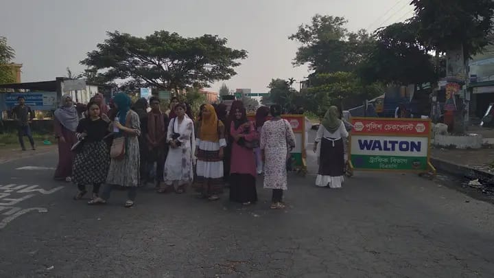 বিচারের দাবিতে উত্তাল ববি,মহাসড়ক অবরোধ