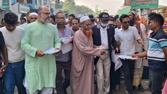 গোপালগঞ্জে জেলা বিএনপির ৩১ দফা সম্বলিত লিফলেট বিতরণ