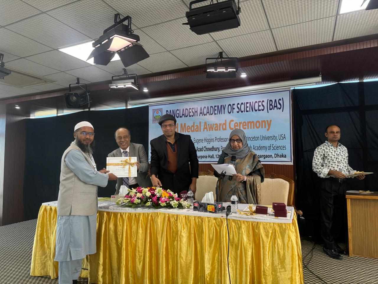 বিজ্ঞান একাডেমির স্বর্ণপদক পেলেন যবিপ্রবির অধ্যাপক ড. জাভেদ