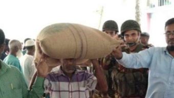 গলাচিপায় জেলেদের মাঝে চাল বিতরন