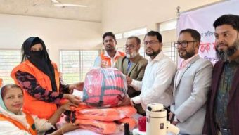 গলাচিপায় সিপিপি সেচ্ছাসেবকদের মাঝে সাংকেতিক যন্ত্রপাতি ও গিয়ার বিতরণ