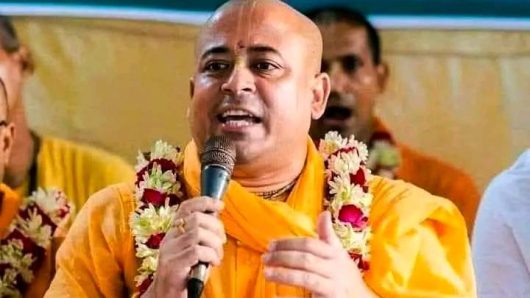 জাতীয় পতাকা অবমাননার অভিযোগে রাষ্ট্রদ্রোহ আইনের মামলায় চিন্ময় কৃষ্ণ দাস ব্রহ্মচারী গ্রেফতার