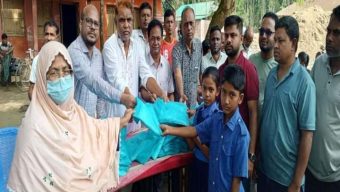 গাইবান্ধায় প্রাথমিক বিদ্যালয়ের শিক্ষার্থীদের মাঝে শীতবস্ত্র বিতরণ