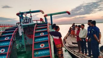 ভোলায় অবৈধভাবে বালু উত্তোলনের দায়ে ২ ড্রেজার  মেশিনের মালিক কে আড়াই লাখ টাকা জরিমানা