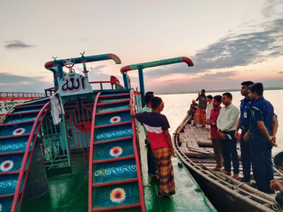 ভোলায় অবৈধভাবে বালু উত্তোলনের দায়ে ২ ড্রেজার  মেশিনের মালিক কে আড়াই লাখ টাকা জরিমানা
