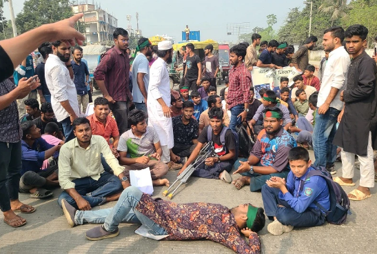 উপদেষ্টা করার দাবিতে ২ ঘন্টা ঢাকা-রংপুর মহাসড়ক অবরোধ