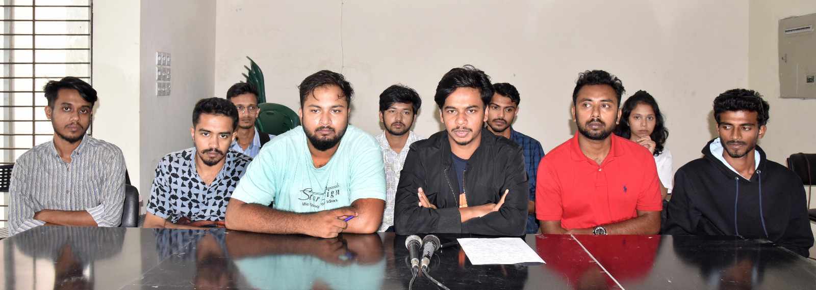 খুলনা জেলা স্টেডিয়ামের অনাকাঙ্ক্ষিত ঘটনার প্রতিবাদে খুবির শিক্ষার্থীদের সংবাদ সম্মেলন