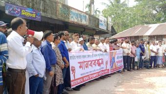 বরগুনা জেলার ৩টি সংসদীয় আসন পুনর্বহালের দাবীতে বামনায় মানববন্ধন
