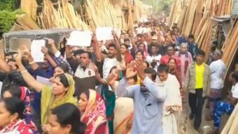 গোপালগঞ্জের কোটালীপাড়ায় চিন্ময় কৃষ্ণ দাসের মুক্তির দাবীতে বিক্ষোভ মিছিলে পুলিশের সাথে ধাওয়া-পাল্টা ধাওয়া, আটক-৩