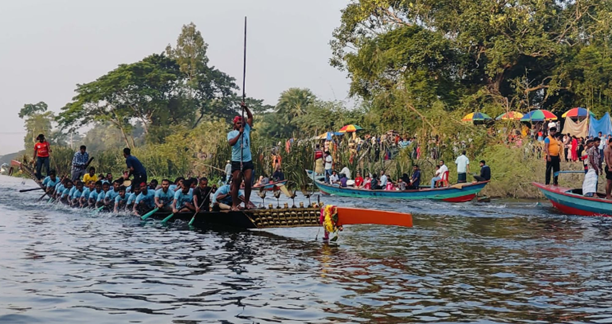 শ্রীশ্রী শ্যামাপূজা উপলক্ষে গোপালগঞ্জে নৌকা বাইচ প্রতিযোগিতা অনুষ্ঠিত