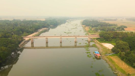 গণমাধ্যমে সংবাদ প্রকাশ মধুমতি নদীর কচুরিপানার স্তুপ পরিস্কার, ২০ দিন পর ৫ জেলা সাথে নৌ চলাচল স্বাভাবিক