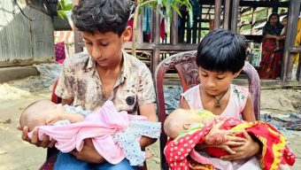 মাকে হারিয়ে ও বাবা গ্রেফতার হওয়ায় সদ্যজাত দুইবোনসহ তিন বোনকে নিয়ে বিপাকে গোপালগঞ্জের শিশু সাজ্জাদ