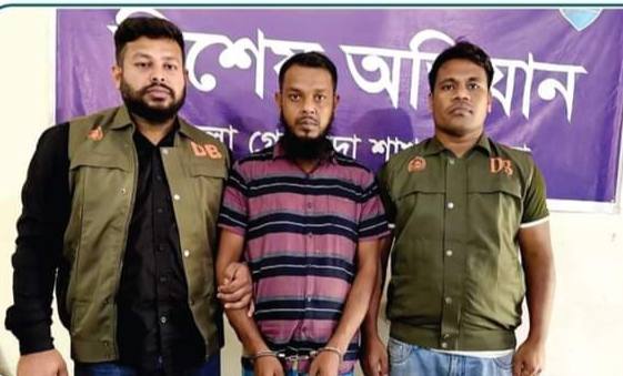 কুমিল্লা ডিবি পুলিশের অভিযানে বিদেশী পিস্তলসহ আটক-১