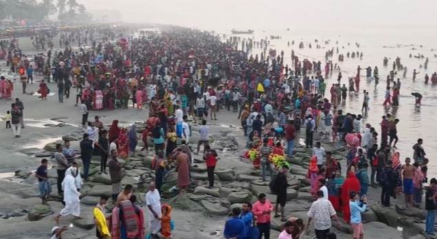 গঙ্গা স্নানের মধ্য দিয়ে শেষ হয়েছে দুইশো বছরের ঐতিহ্যবাহী রাস মেলা