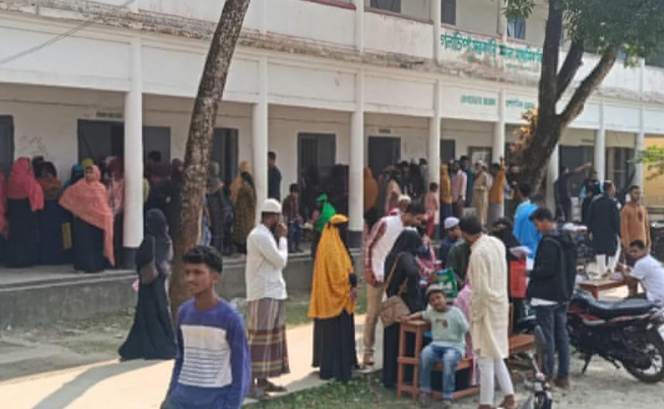 গলাচিপায় ফ্রি চিকিৎসা ও বিনা মূল্যে ঔষধ পেয়েছে ১ হাজার মানুষ