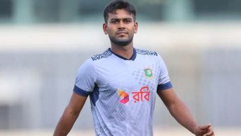 -নিয়মিত অধিনায়ক শান্তর অনুপস্থিতিতে ‘ফাইনালে’  বাংলাদেশের অধিনায়ক মিরাজ।