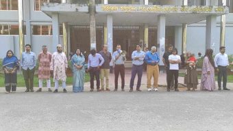 শিক্ষককে অপমানের প্রতিবাদে যবিপ্রবিতে মানববন্ধন