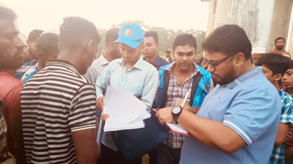 বোরহানউদ্দিনে নিষেধাজ্ঞা অমান্য করে ইলিশ শিকার করায় ৫ জেলে আটক,বিপুল পরিমাণে জাল ও ইলিশ মাছ জব্দ