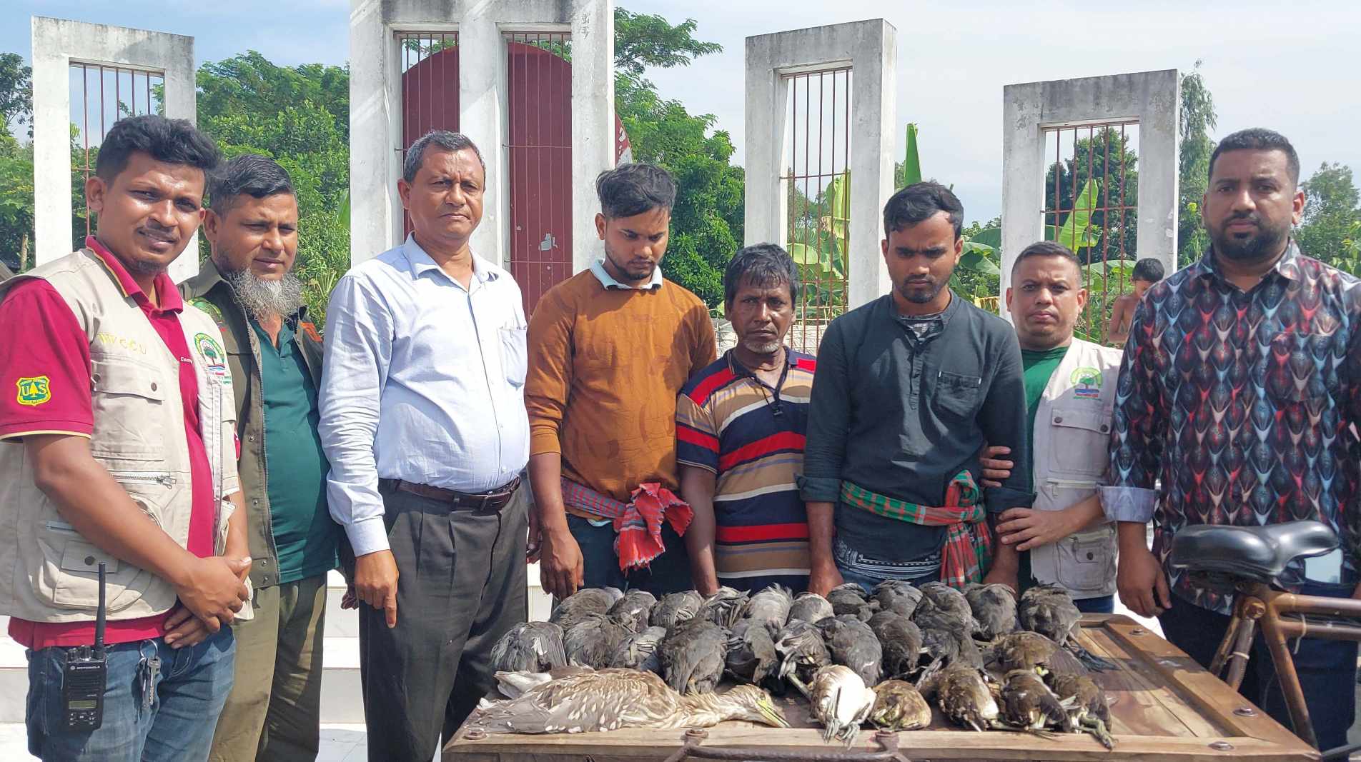 গোপালগঞ্জে ৩ পাখি শিকারীকে সাজা দিয়েছে ভ্রাম্যমাণ আদালত