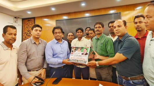 বরগুনায় ডেঙ্গু রোগীদের পাশে বিএনপির নেতা কর্মীরা