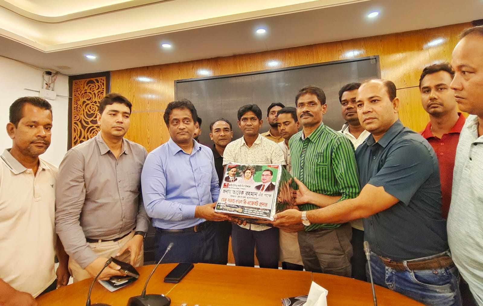 বরগুনায় ডেঙ্গু রোগীদের পাশে বিএনপির নেতা কর্মীরা