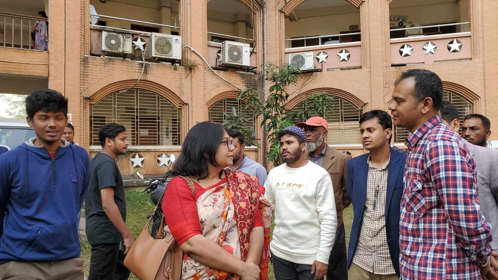ব্যাডমিন্টন কোর্ট উদ্বোধন  ববি উপাচার্যের , কোর্ট হবে কংক্রিটের