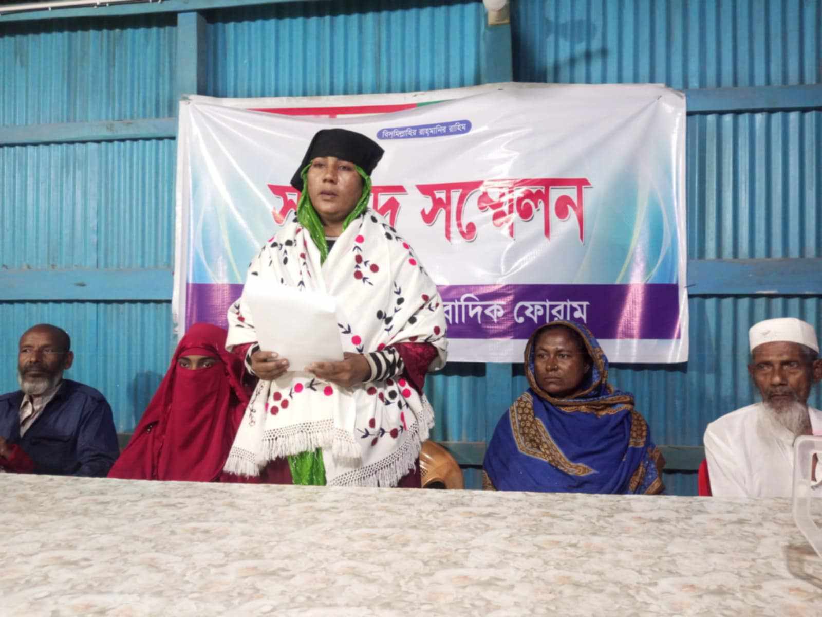 ওসির বিরুদ্ধে ঘুষের বিনিময়ে ট্রাক ছেড়ে দেয়ার অভিযোগ