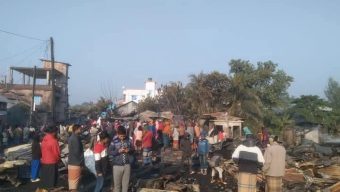 বরগুনায় গভীর রাতের অগ্নিকাণ্ডে ১৪টি ঘর ভস্মিভূত
